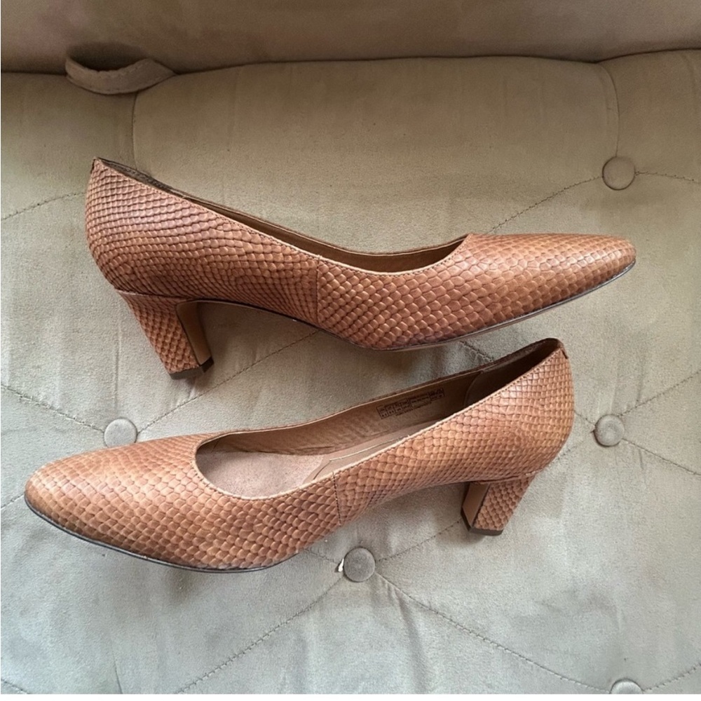 Vionic Madison Mia Women’s 8.5 Brown Snake Leather Heels Pumps Comfort Tan